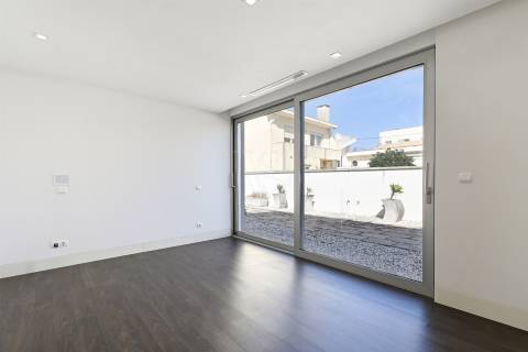 Moradia T6 de Luxo c/ Piscina - Lote de 1.500 m² — A 100 m da Praia de Valadares