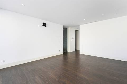 Moradia T6 de Luxo c/ Piscina - Lote de 1.500 m² — A 100 m da Praia de Valadares