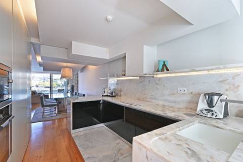 Apartamento T4 com 192 m² e Vista Panorâmica sobre o Douro e o Porto