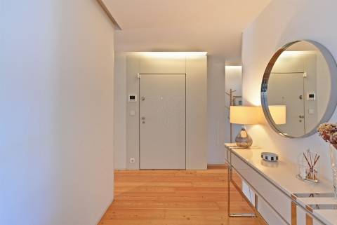 Apartamento T4 com 192 m² e Vista Panorâmica sobre o Douro e o Porto