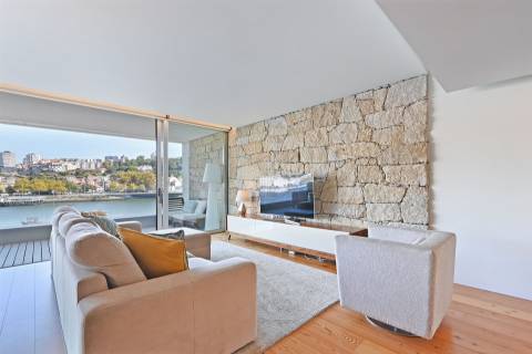 Apartamento T4 com 192 m² e Vista Panorâmica sobre o Douro e o Porto