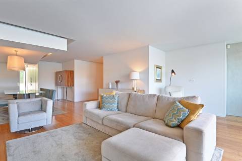 Apartamento T4 com 192 m² e Vista Panorâmica sobre o Douro e o Porto