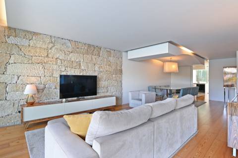 Apartamento T4 com 192 m² e Vista Panorâmica sobre o Douro e o Porto