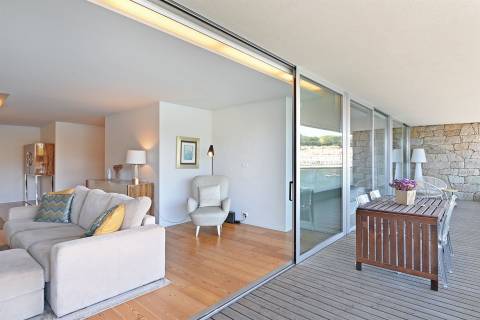 Apartamento T4 com 192 m² e Vista Panorâmica sobre o Douro e o Porto