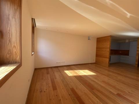 T2 Único em Frente ao Museu de Serralves – 100 m do MetroBus