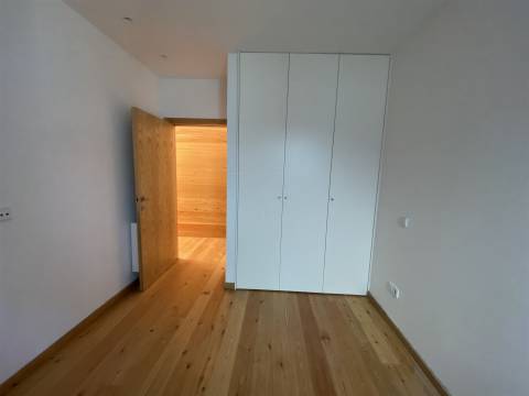 T2 Único em Frente ao Museu de Serralves – 100 m do MetroBus