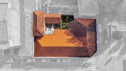 Prédio urbano c/ elevado potencial de valorização — frente à estação de Valadares -Vila Nova de Gaia