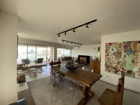 Apartamento T4 de Luxo nos Pinhais da Foz, Porto — Um Refúgio Urbano de Elegância e Tranquilidade