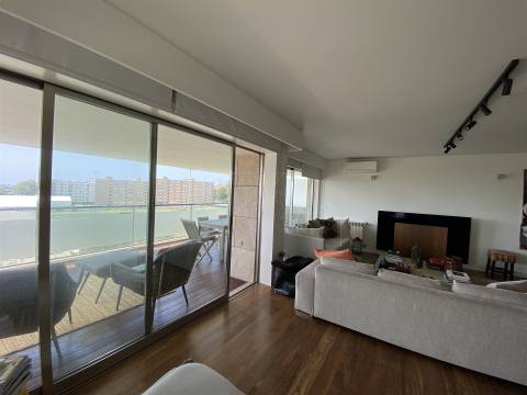 Apartamento T4 de Luxo nos Pinhais da Foz, Porto — Um Refúgio Urbano de Elegância e Tranquilidade