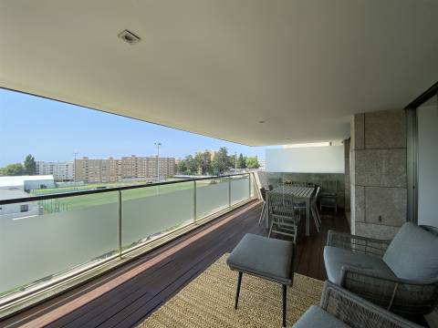 Apartamento T4 de Luxo nos Pinhais da Foz, Porto — Um Refúgio Urbano de Elegância e Tranquilidade