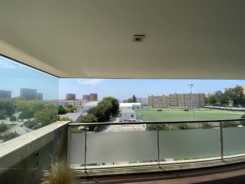 Apartamento T4 de Luxo nos Pinhais da Foz, Porto — Um Refúgio Urbano de Elegância e Tranquilidade