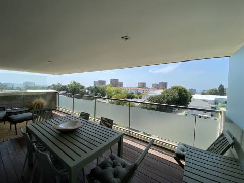 Apartamento T4 de Luxo nos Pinhais da Foz, Porto — Um Refúgio Urbano de Elegância e Tranquilidade