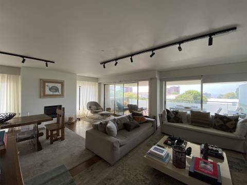 Apartamento T4 de Luxo nos Pinhais da Foz, Porto — Um Refúgio Urbano de Elegância e Tranquilidade