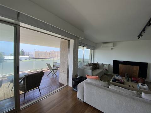 Apartamento T4 de Luxo nos Pinhais da Foz, Porto — Um Refúgio Urbano de Elegância e Tranquilidade