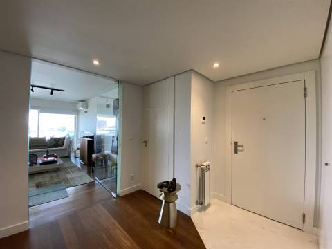 Apartamento T4 de Luxo nos Pinhais da Foz, Porto — Um Refúgio Urbano de Elegância e Tranquilidade