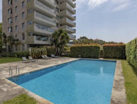 Apartamento T4 de Luxo nos Pinhais da Foz, Porto — Um Refúgio Urbano de Elegância e Tranquilidade