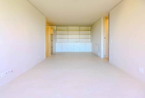 T3 Renovado – Elegância e Conforto nos Pinhais da Foz