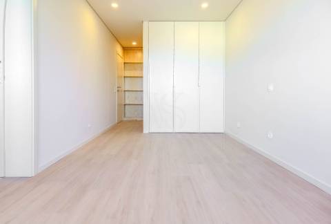 T3 Renovado – Elegância e Conforto nos Pinhais da Foz