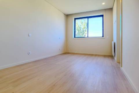 T3 Renovado – Elegância e Conforto nos Pinhais da Foz