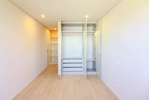 T3 Renovado – Elegância e Conforto nos Pinhais da Foz