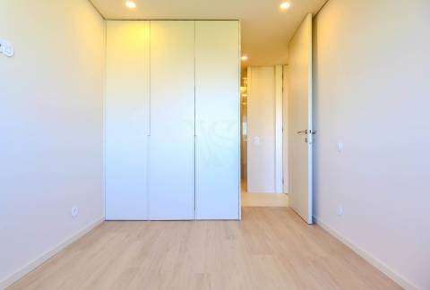 T3 Renovado – Elegância e Conforto nos Pinhais da Foz