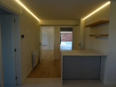 Exclusividade à Porta da Foz – Elegante Moradia de 5 Quartos, 2 Suítes, com Piscina