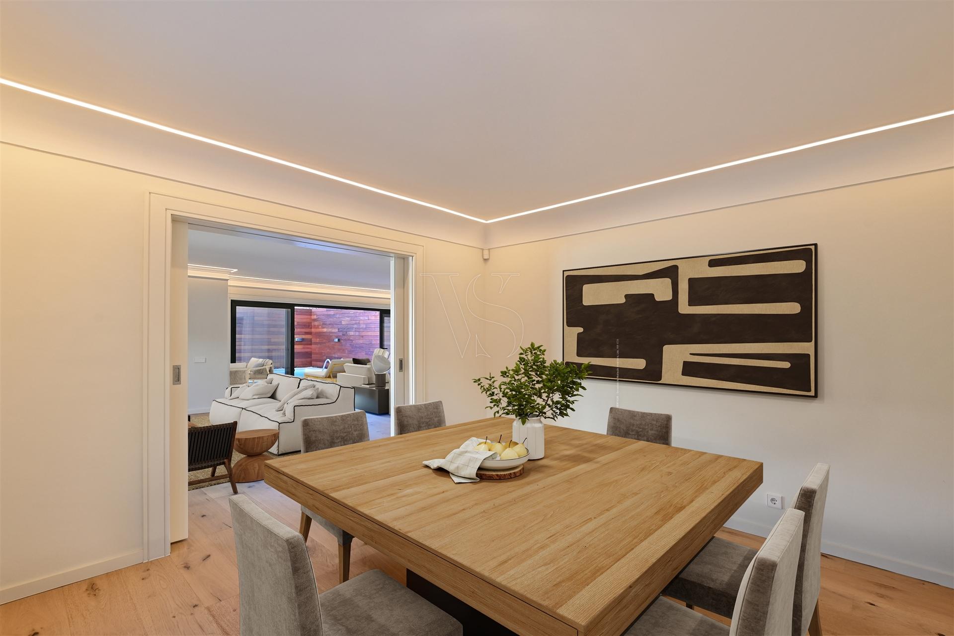 Exclusividade à Porta da Foz – Elegante Moradia de 5 Quartos, 2 Suítes, com Piscina