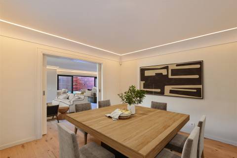 Exclusividade à Porta da Foz – Elegante Moradia de 5 Quartos, 2 Suítes, com Piscina