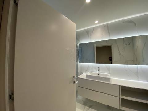 O Seu Refúgio com Terraço Privativo nos Jardins d’Arrábida, Vila Nova de Gaia