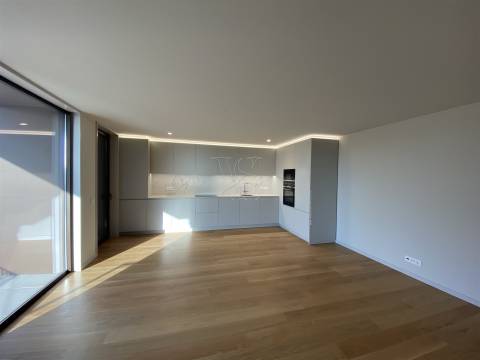 O Seu Refúgio com Terraço Privativo nos Jardins d’Arrábida, Vila Nova de Gaia