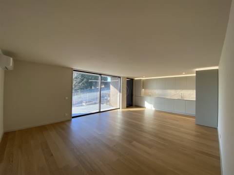 O Seu Refúgio com Terraço Privativo nos Jardins d’Arrábida, Vila Nova de Gaia