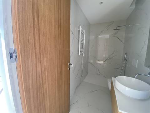 Cobertura T4 Exclusiva em Matosinhos Sul – Pronta a Habitar - 5 min da Praia de Matosinhos