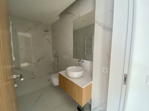 Cobertura T4 Exclusiva em Matosinhos Sul – Pronta a Habitar - 5 min da Praia de Matosinhos