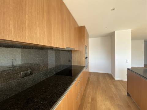 Cobertura T4 Exclusiva em Matosinhos Sul – Pronta a Habitar - 5 min da Praia de Matosinhos