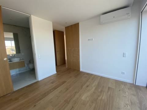Cobertura T4 Exclusiva em Matosinhos Sul – Pronta a Habitar - 5 min da Praia de Matosinhos