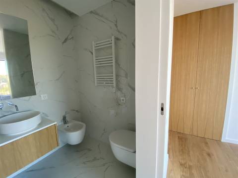 Cobertura T4 Exclusiva em Matosinhos Sul – Pronta a Habitar - 5 min da Praia de Matosinhos