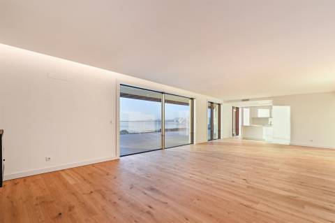 T4 Penthouse, Resort Quinta Marques Gomes, vistas Rio Douro, Porto e Mar.