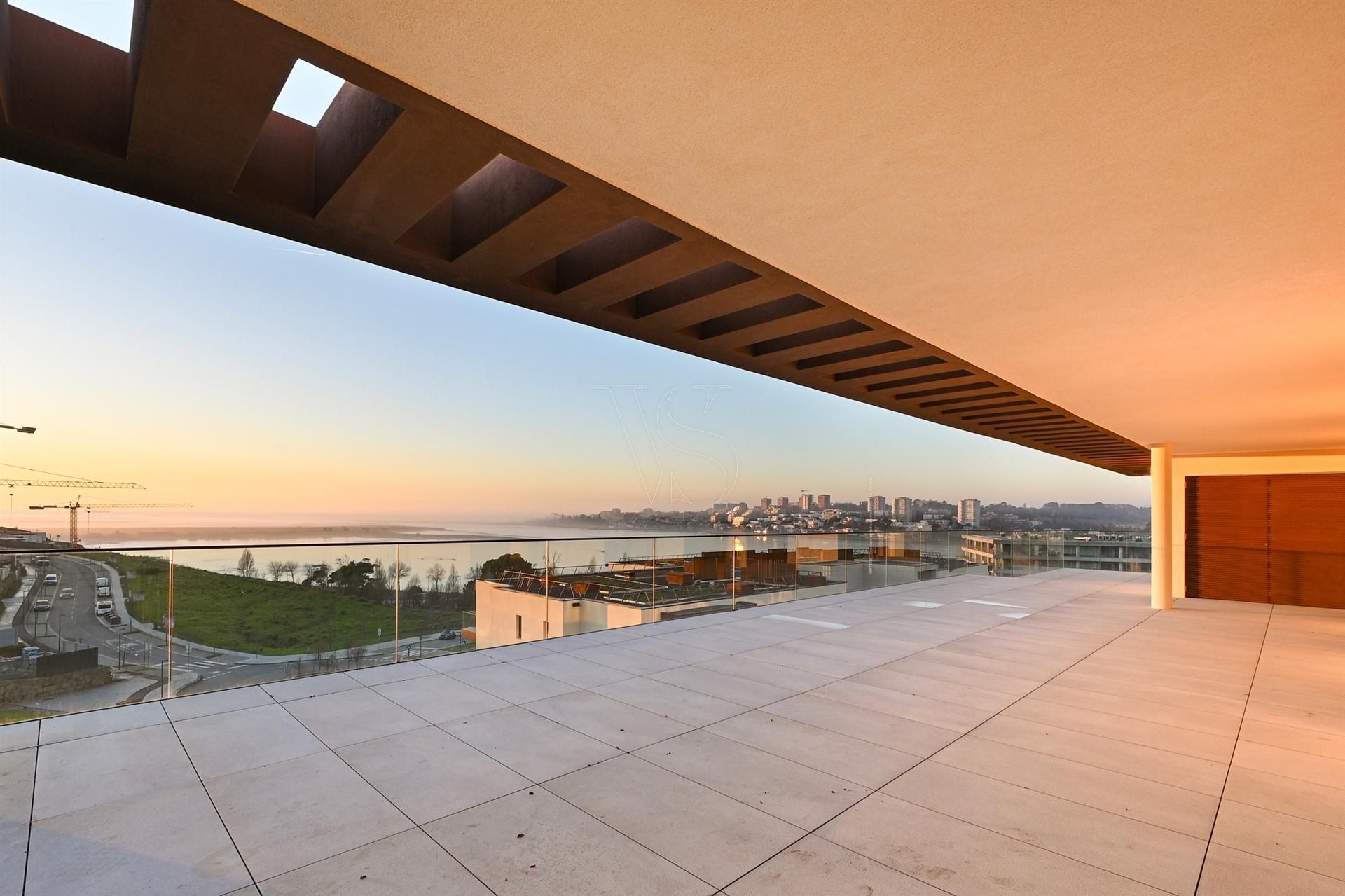 T4 Penthouse, Resort Quinta Marques Gomes, vistas Rio Douro, Porto e Mar.