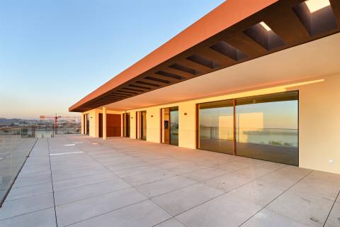 T4 Penthouse, Resort Quinta Marques Gomes, vistas Rio Douro, Porto e Mar.