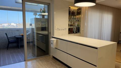 Penthouse Luxo c/ Vista Deslumbrante sobre o Porto, apenas a 10´walking distance da Av.da Boavista.