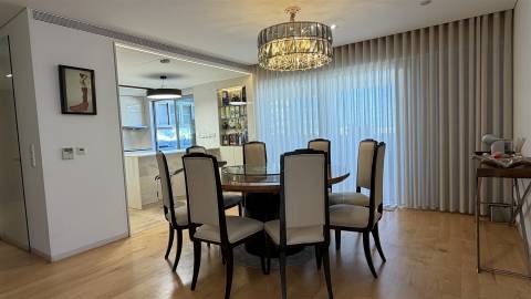 Penthouse Luxo c/ Vista Deslumbrante sobre o Porto, apenas a 10´walking distance da Av.da Boavista.