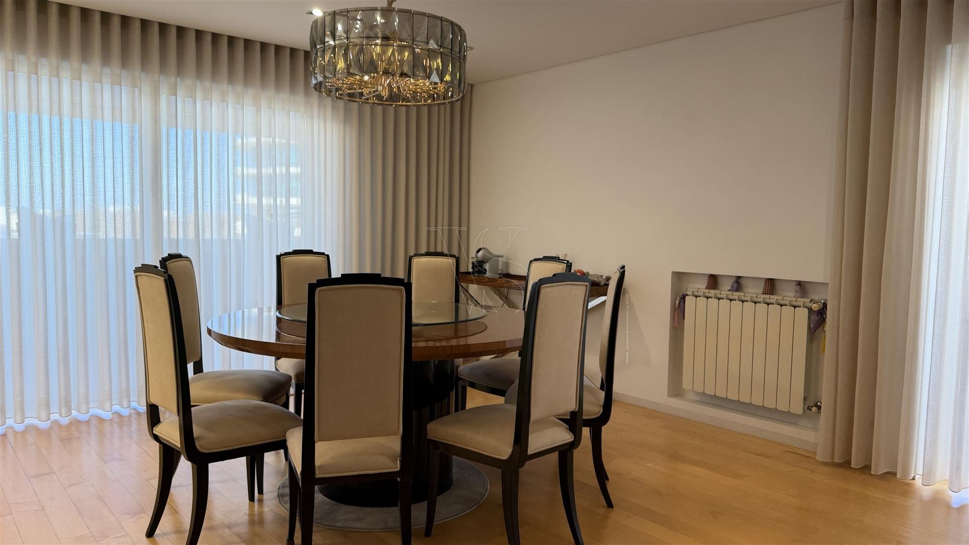 Penthouse Luxo c/ Vista Deslumbrante sobre o Porto, apenas a 10´walking distance da Av.da Boavista.