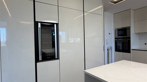 Penthouse Luxo c/ Vista Deslumbrante sobre o Porto, apenas a 10´walking distance da Av.da Boavista.