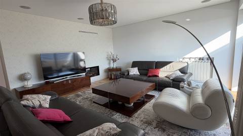 Penthouse Luxo c/ Vista Deslumbrante sobre o Porto, apenas a 10´walking distance da Av.da Boavista.
