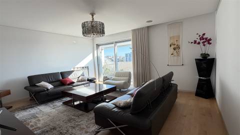Penthouse Luxo c/ Vista Deslumbrante sobre o Porto, apenas a 10´walking distance da Av.da Boavista.
