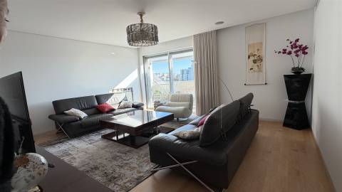 Penthouse Luxo c/ Vista Deslumbrante sobre o Porto, apenas a 10´walking distance da Av.da Boavista.