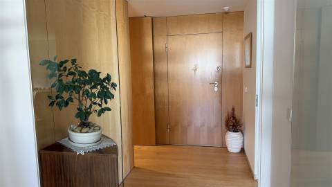 Penthouse Luxo c/ Vista Deslumbrante sobre o Porto, apenas a 10´walking distance da Av.da Boavista.