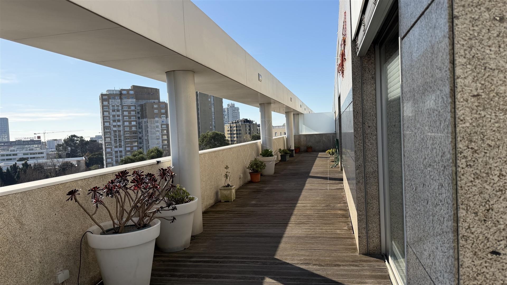 Penthouse Luxo c/ Vista Deslumbrante sobre o Porto, apenas a 10´walking distance da Av.da Boavista.