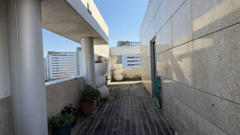 Penthouse Luxo c/ Vista Deslumbrante sobre o Porto, apenas a 10´walking distance da Av.da Boavista.