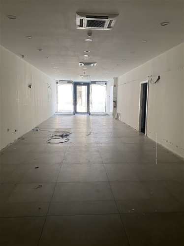 Oportunidade Única: Loja com Dois Pisos na Baixa do Porto-Junto ao Mercado do Bolhão